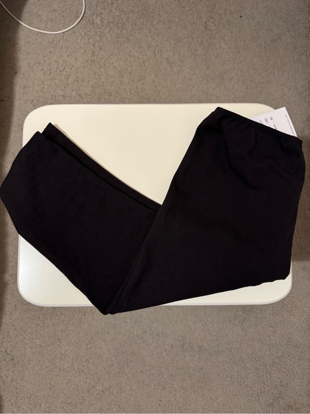 BRANDY MELVILLE BLACK CAPRI LEGGINGS